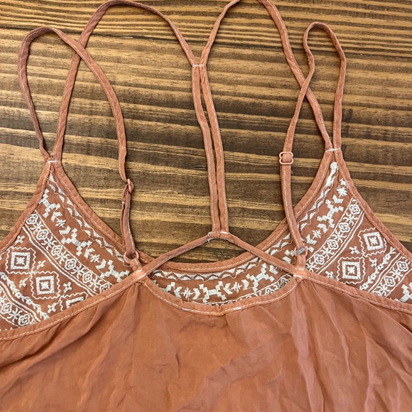 Altar’s State Top - Picture 3 of 6